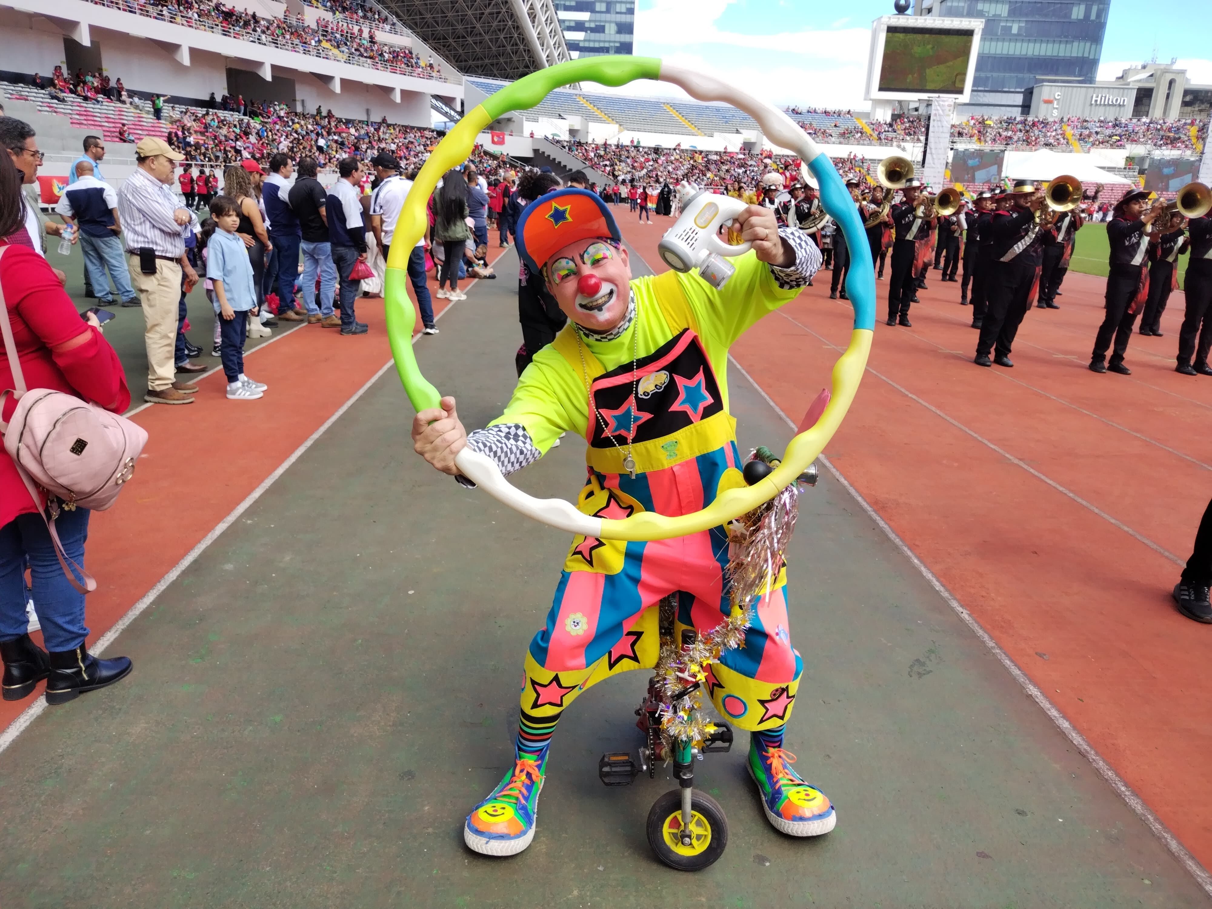 Desde las 8 de la mañana y hasta pasaditas las 3 de la tarde el Estadio Nacional en La Sabana recibió a 35 mil pequeñitos de diferentes partes del país en la 24 Fiesta Nacional de Navidad ¡Jesús: a tus niños los cuida tu iglesia” 2024