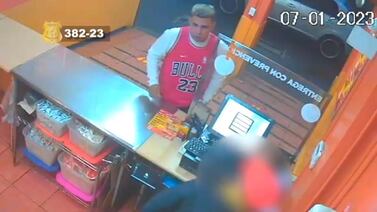 Sospechoso de robar un carro se compró un pollo frito antes de cometer el delito