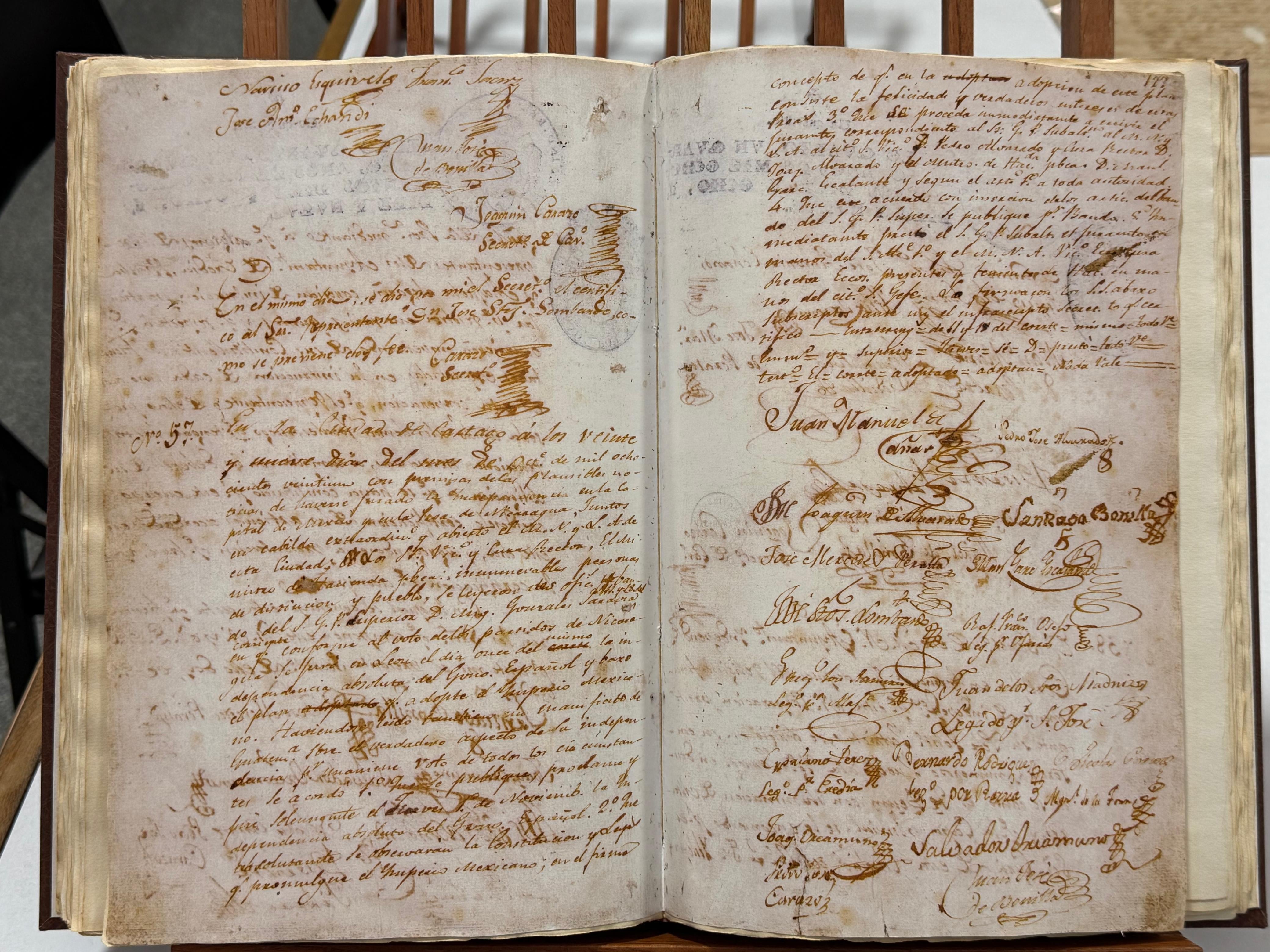 La Independencia de Costa Rica fue un proceso. El primer documento de este proceso fue el conocido Facsimil o Acta de Independencia de Centroamérica, siguió el Acta de los Nublados y después el Acta de Cartago del 29 de octubre de 1821. La historiadora Patricia Fumero confirma que la independencia tica debe celebrarse el 15 de setiembre.