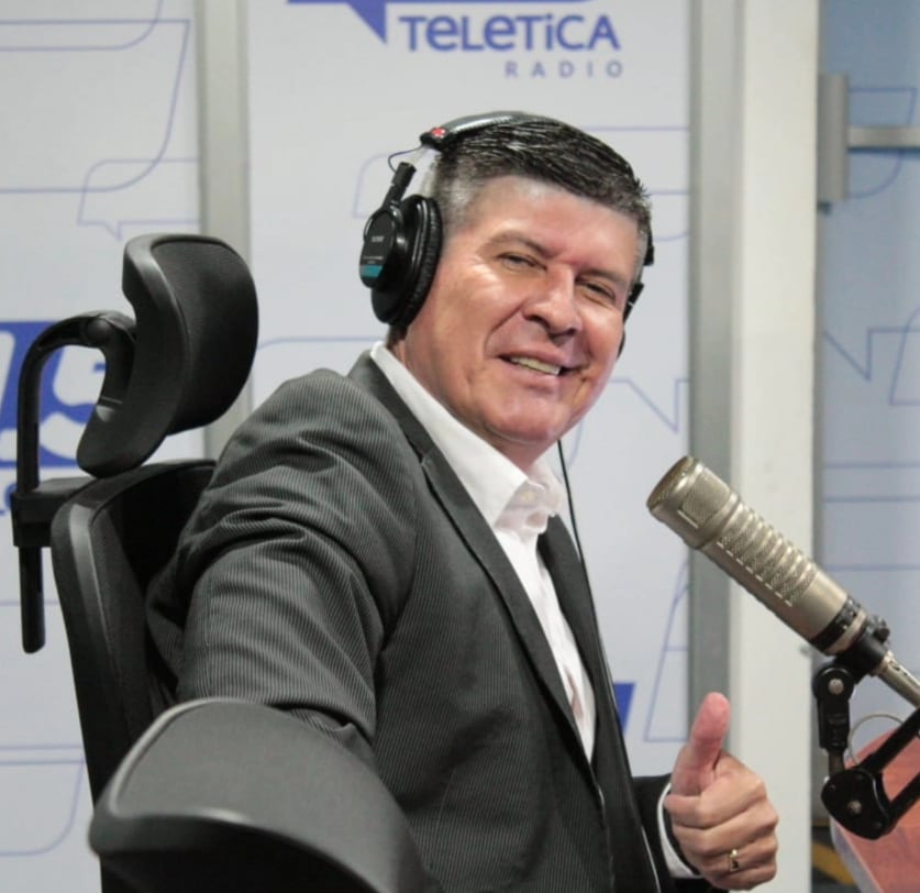 Carlos Álvarez, locutor de Teletica radio y presentador de Verano Toreado de Teletica.