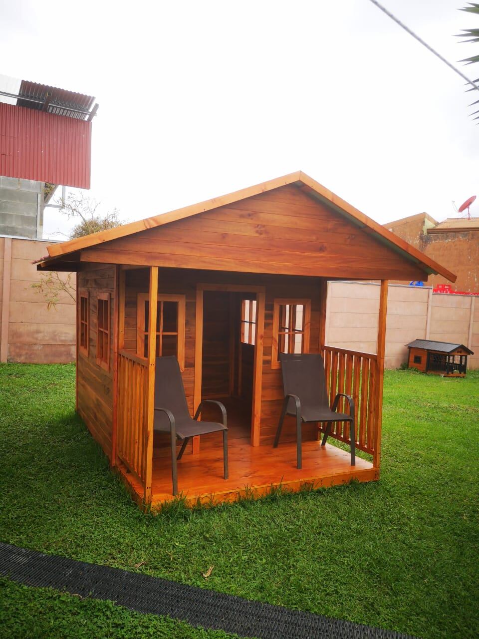 Roberto Méndez hace unas casas para perros preciosas