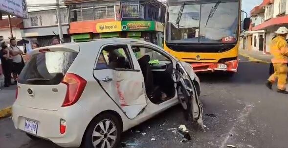 El accidente ocurrió la mañana de este sábado en Heredia. Foto Yamba Radio.