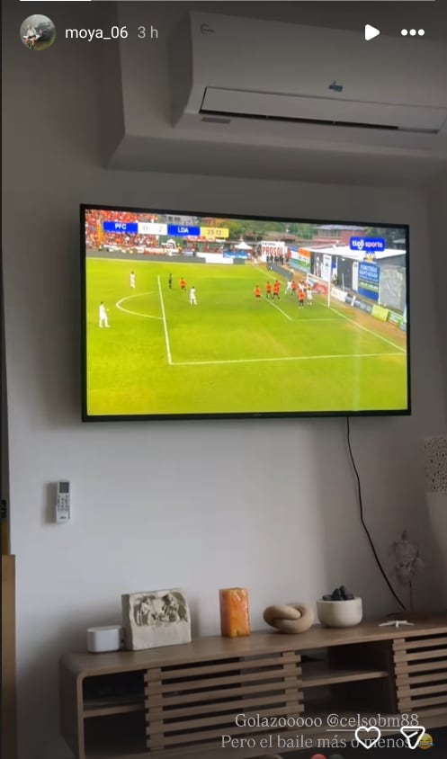 Jonathan Moya reacciona al golazo de Celso Borges