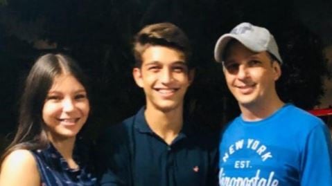 Kenneth Vargas con sus hijos. Cortesía.