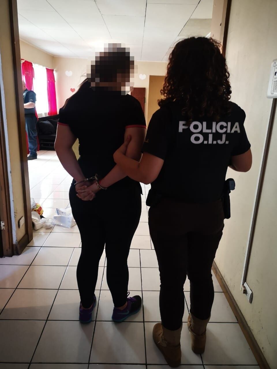 Detienen a dueña de sala de masajes como sospechosa de prostituir a mujer en local de Cartago. Foto OIJ.