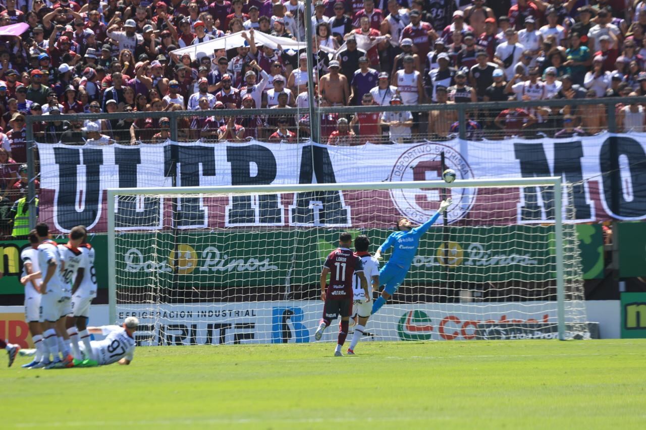Saprissa y Alajuelense disputan el primer clásico del Clausura.