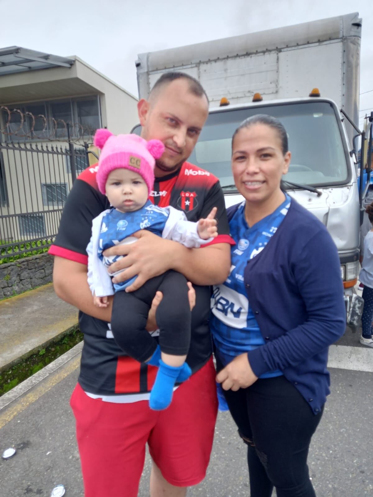 Francisco Pereira, Johanna Ramírez y la pequeña Luciana.
