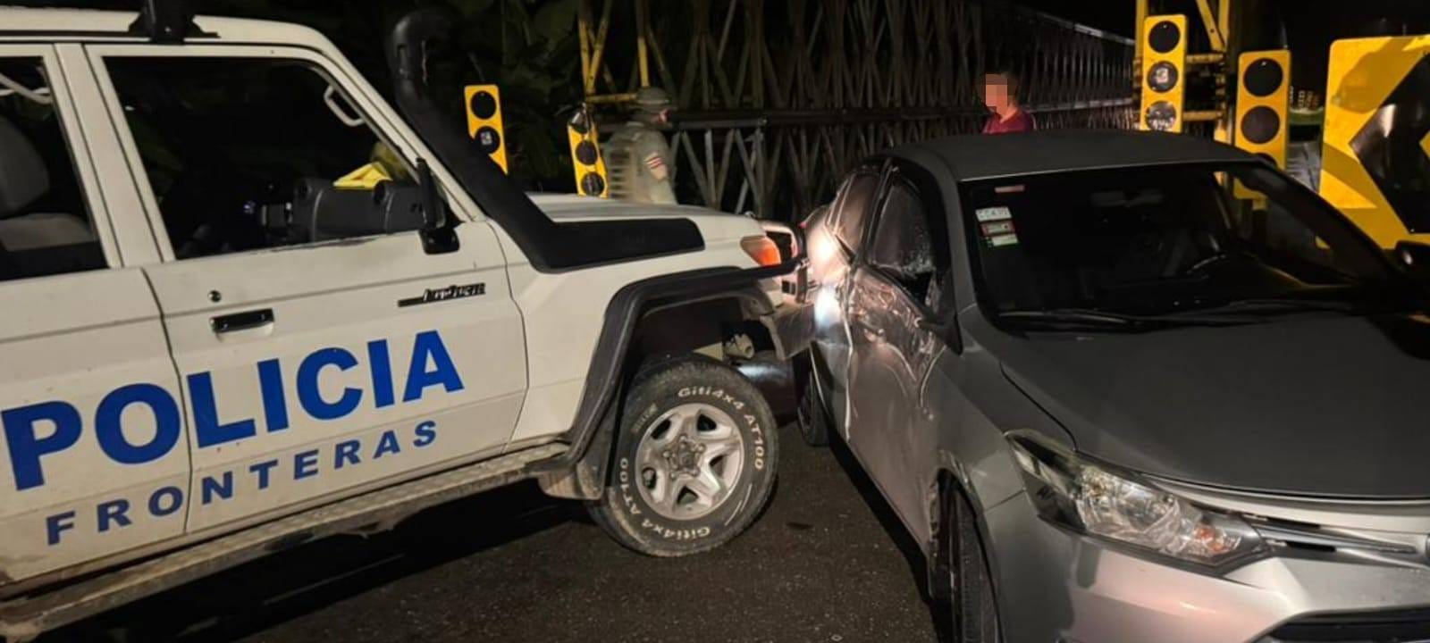 En su intento de fuga el sujeto chocó una de las patrullas.