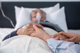 Proponen cambio histórico en la ley que cambiaría para siempre la forma de morir de pacientes terminales