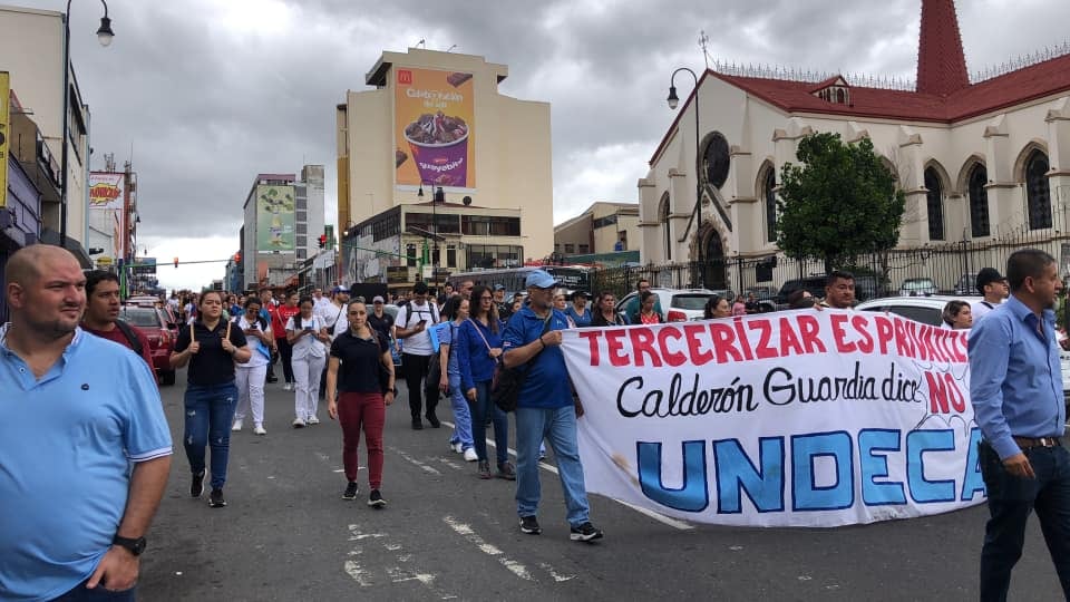 Los sindicatos del sector Salud esperan que la huelga de este 5 de julio sirva, entre otras cosas, para que le corten la cabeza, o sea, despidan, a la actual presidenta de la Caja Costarricense de Seguro Social, Marta Esquivel
