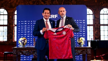 Ronald González reveló el objetivo real de su viaje a Europa. ¿Volverá con técnico para Costa Rica?