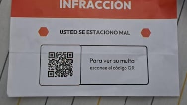¿Le dejaron un papel de una supuesta multa con un código QR? Tránsito lanzó esta advertencia