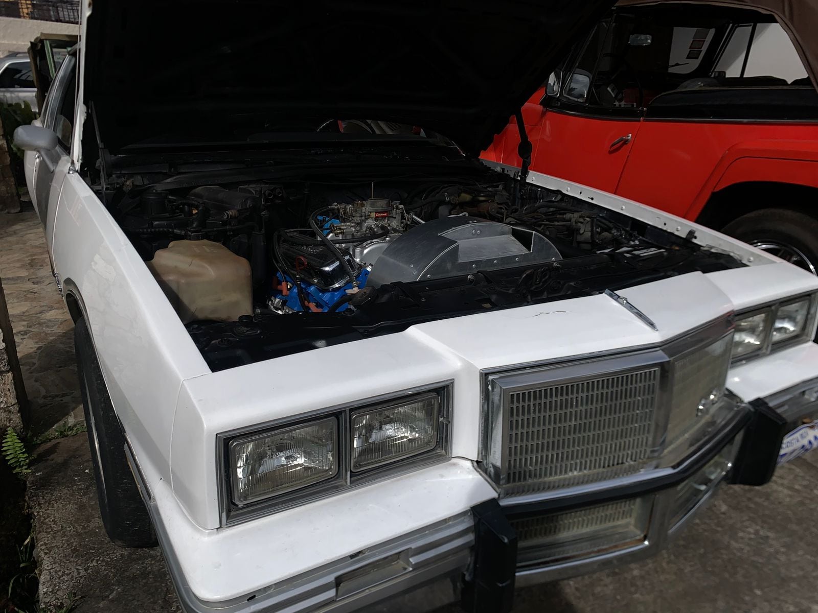 Este Pontiac Grand Prix del año 82 es la adoración de Silvia y Luis Roberto Aguilar. Cortesía.