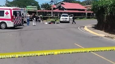 Motociclista muere en Alajuela tras chocar contra camión de basura