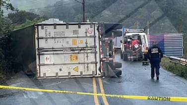 Trágico vuelco de cabezal cobró la vida de un motociclista en El Guarco