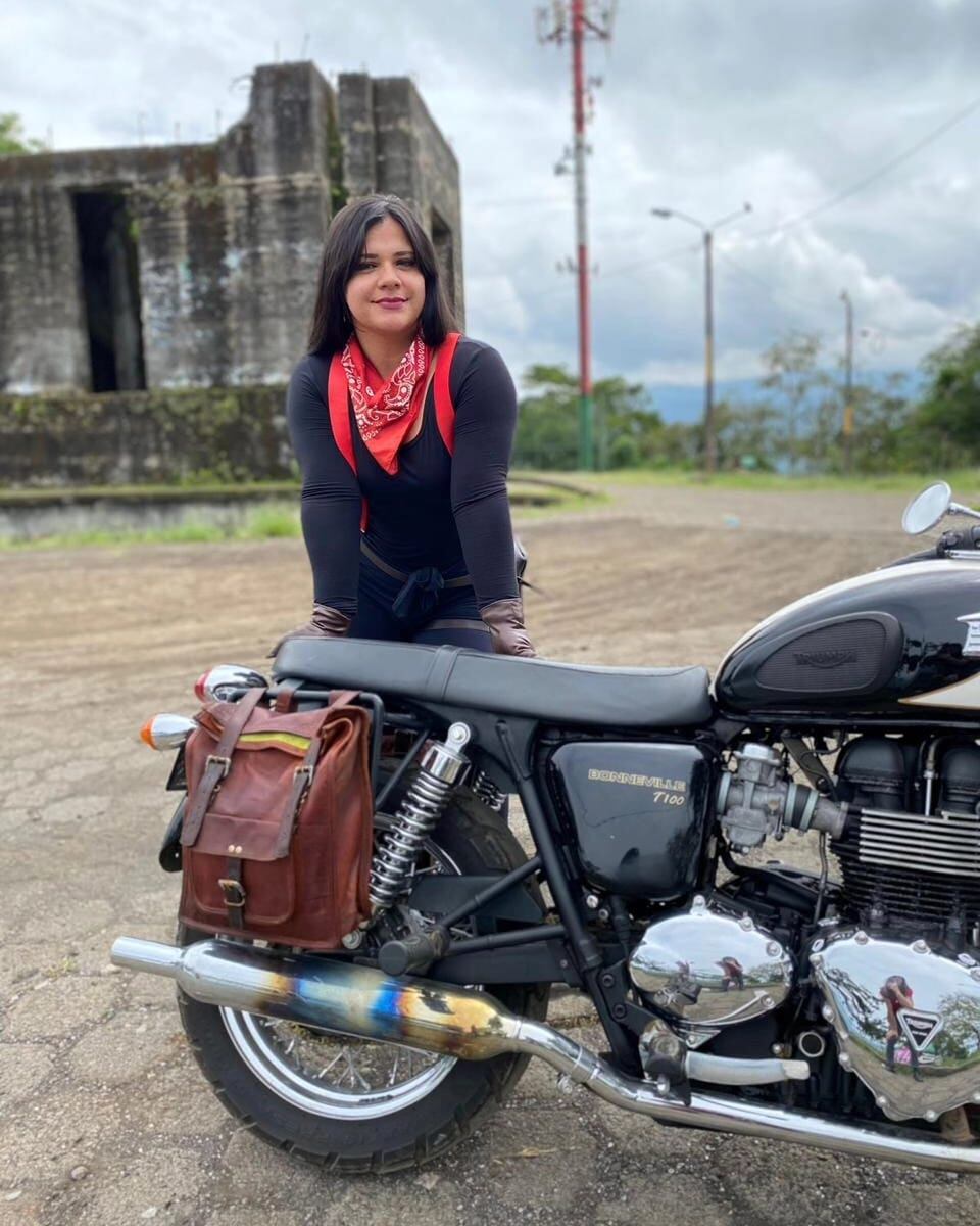 Denisse María Mora Salas es bombera en el aeropuerto Juan Santamaría