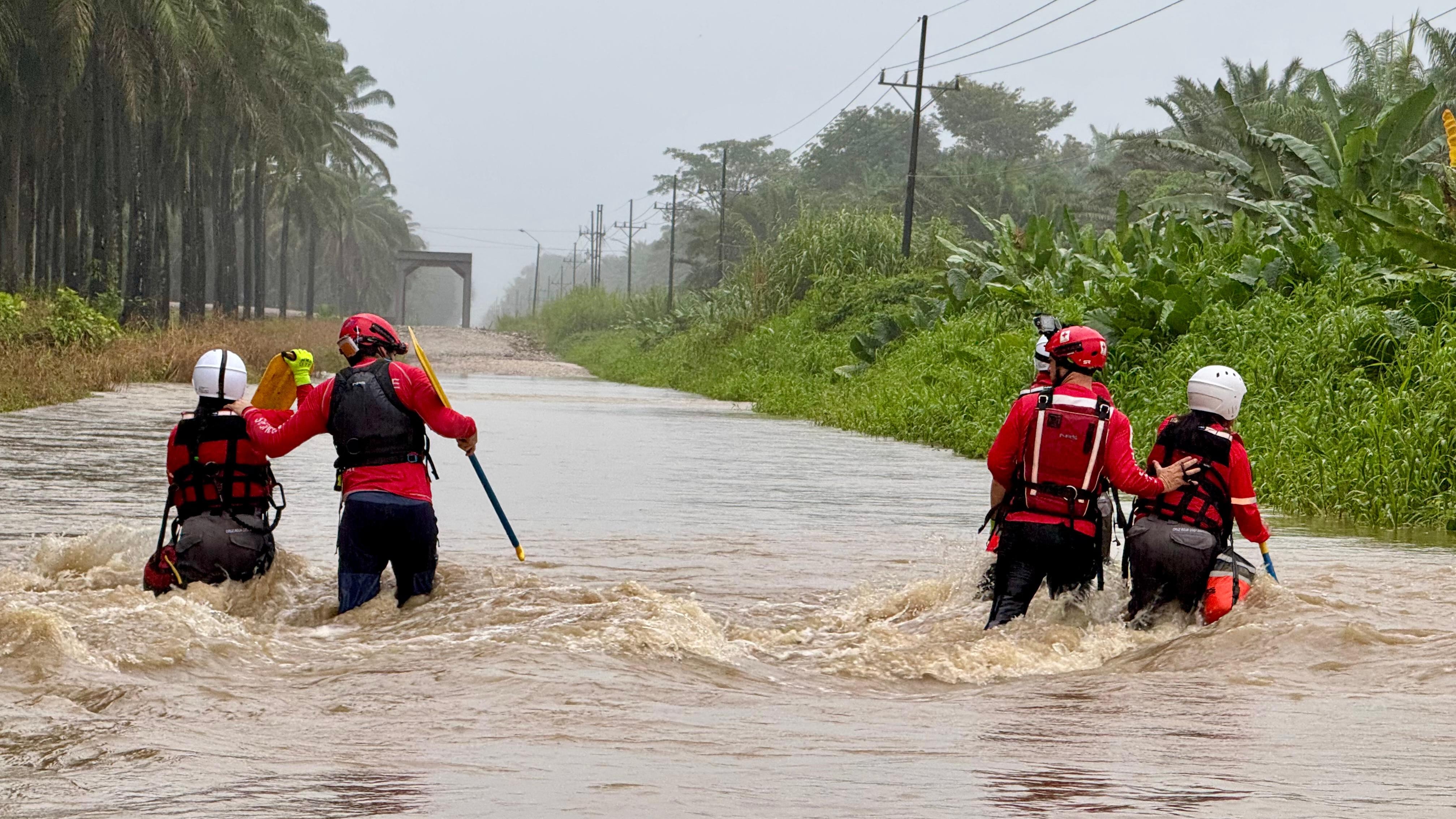 Los vecinos de la zona sur del país también sufren las consecuencias del temporal de noviembre 2024. Foto: Cruz Roja