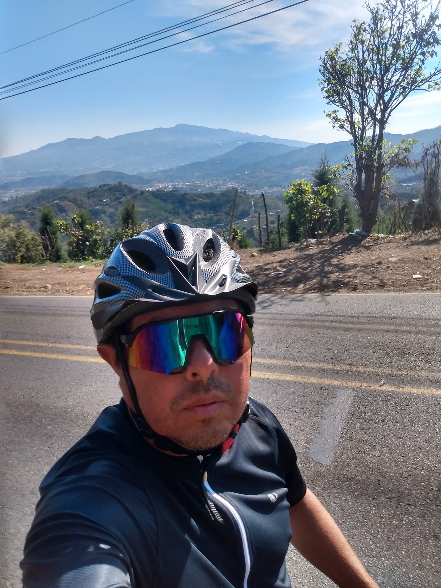 Enrique Guadamuz abrió su zapatería en Costa Rica