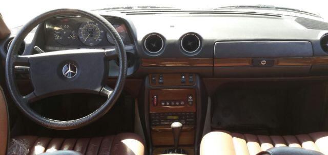 Mercedes Benz w 123 300d propiedad de Arturo Jara. Cortesía.