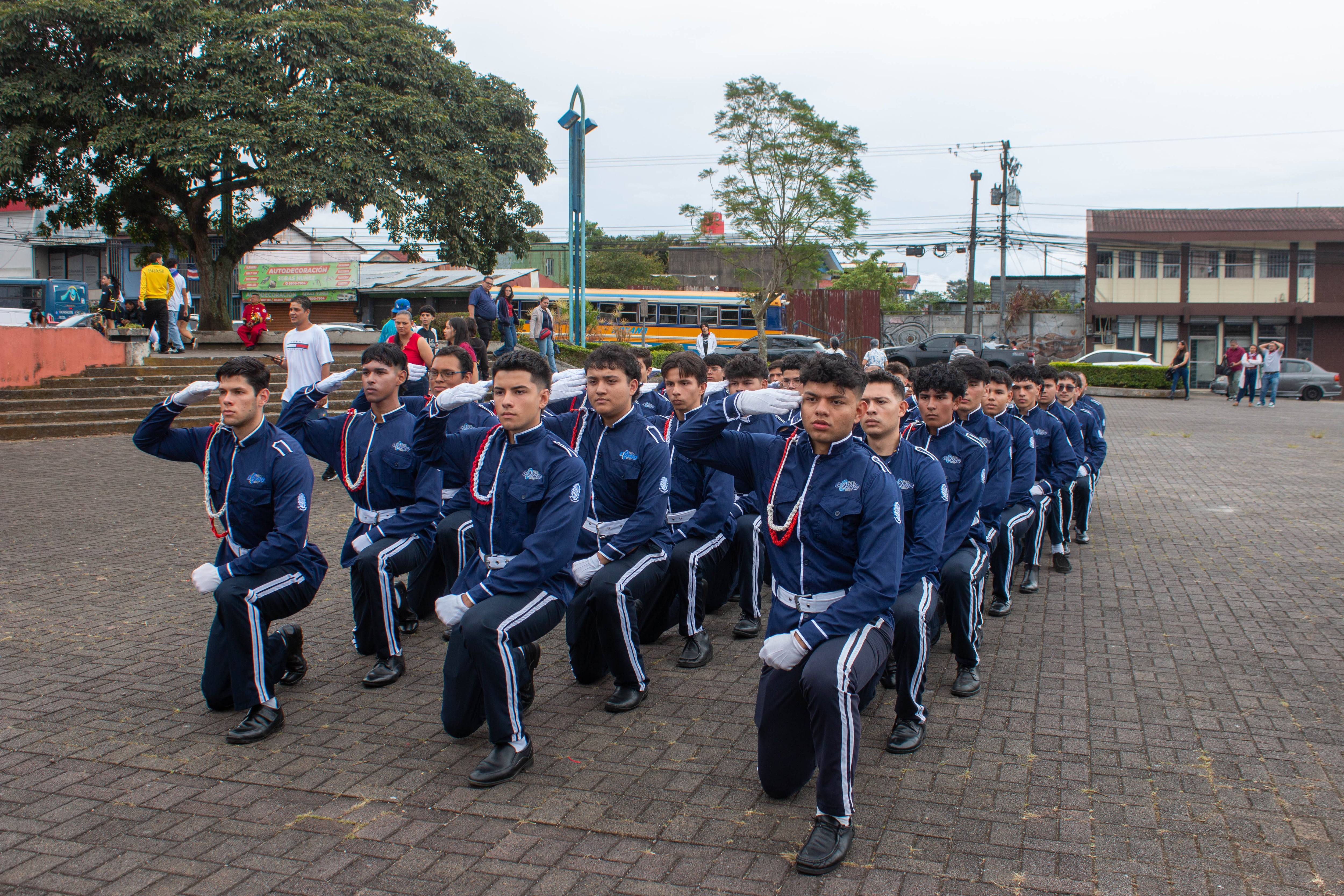 Desde hace muchos años los cadetes del COVAO dan muestra de su disciplina y coordinación en los desfiles del 15 de setiembre en Cartago. Foto: Juan Pablo Garita