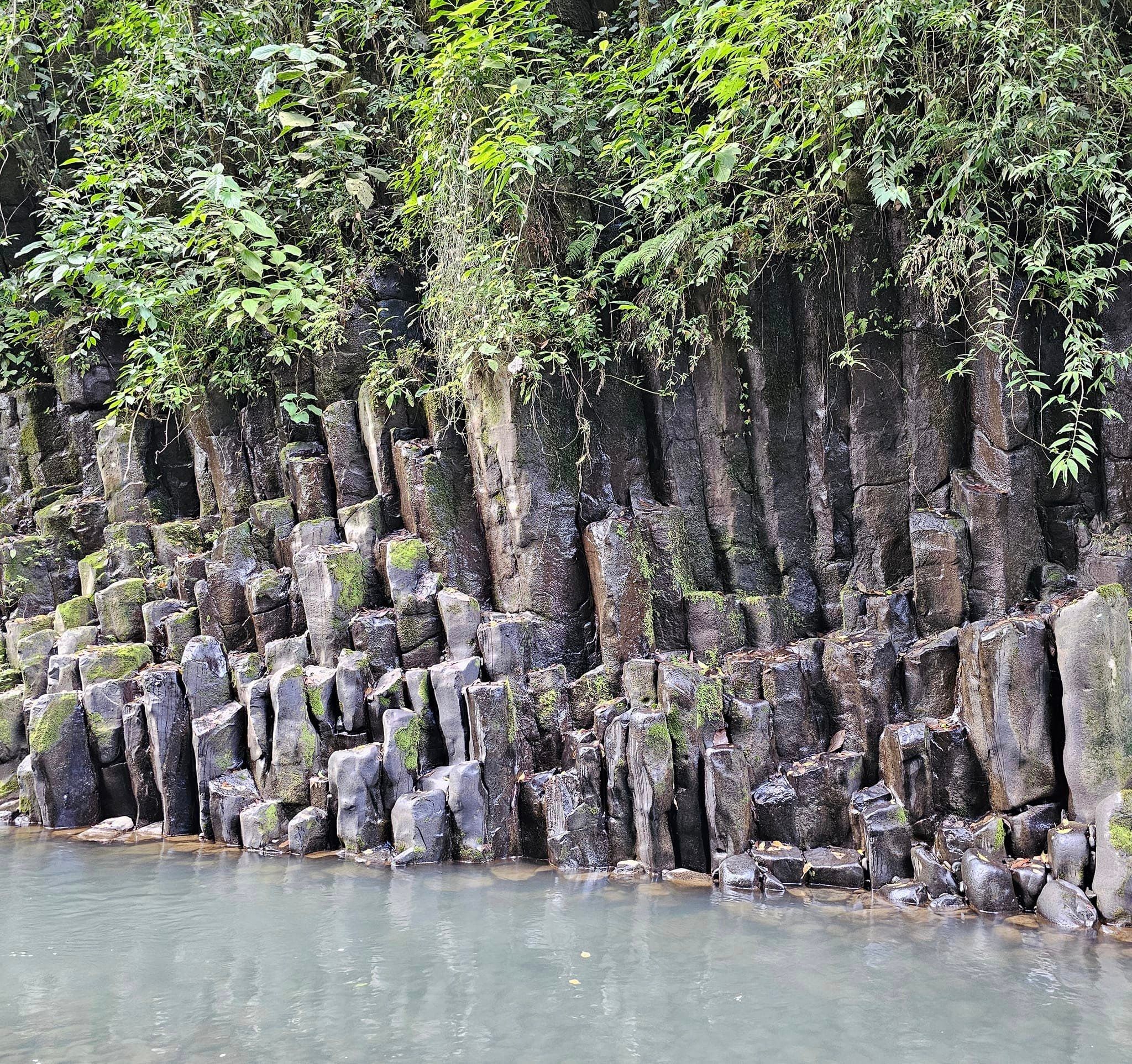 Columnas basálticas en San Ramón.
