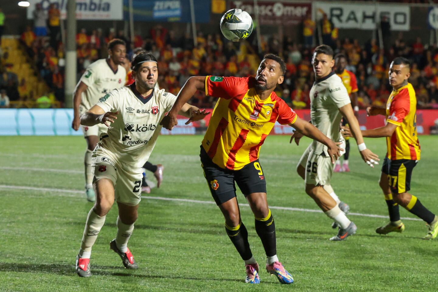 Aarón Salazar habló del reclamo que le hizo a Marcel Hernández en ...
