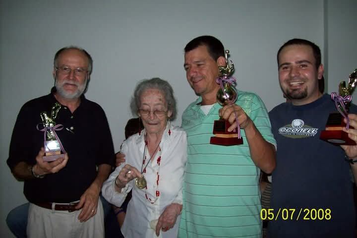 Doña Berta Ramírez Camacho, herediano, tumba, insignia herediano