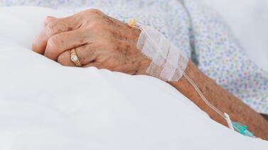 Trabajador de funeraria encontró respirando a mujer que fue declarada muerta dos horas antes