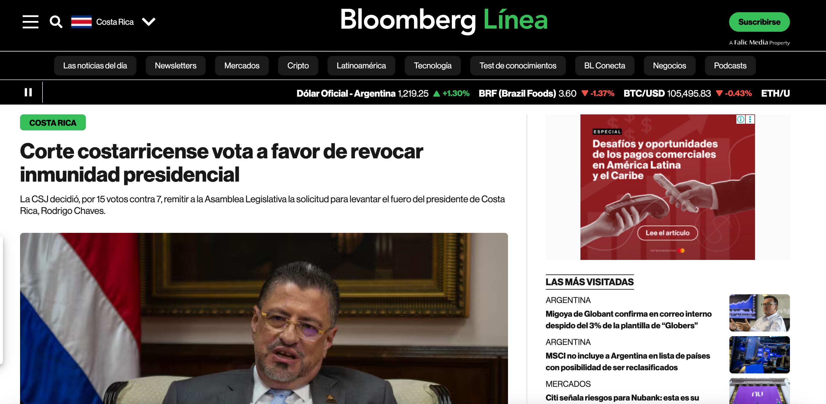 Bloomberg en línea dejó de lado su línea de negocios y economía, para informar sobre Rodrigo Chaves.