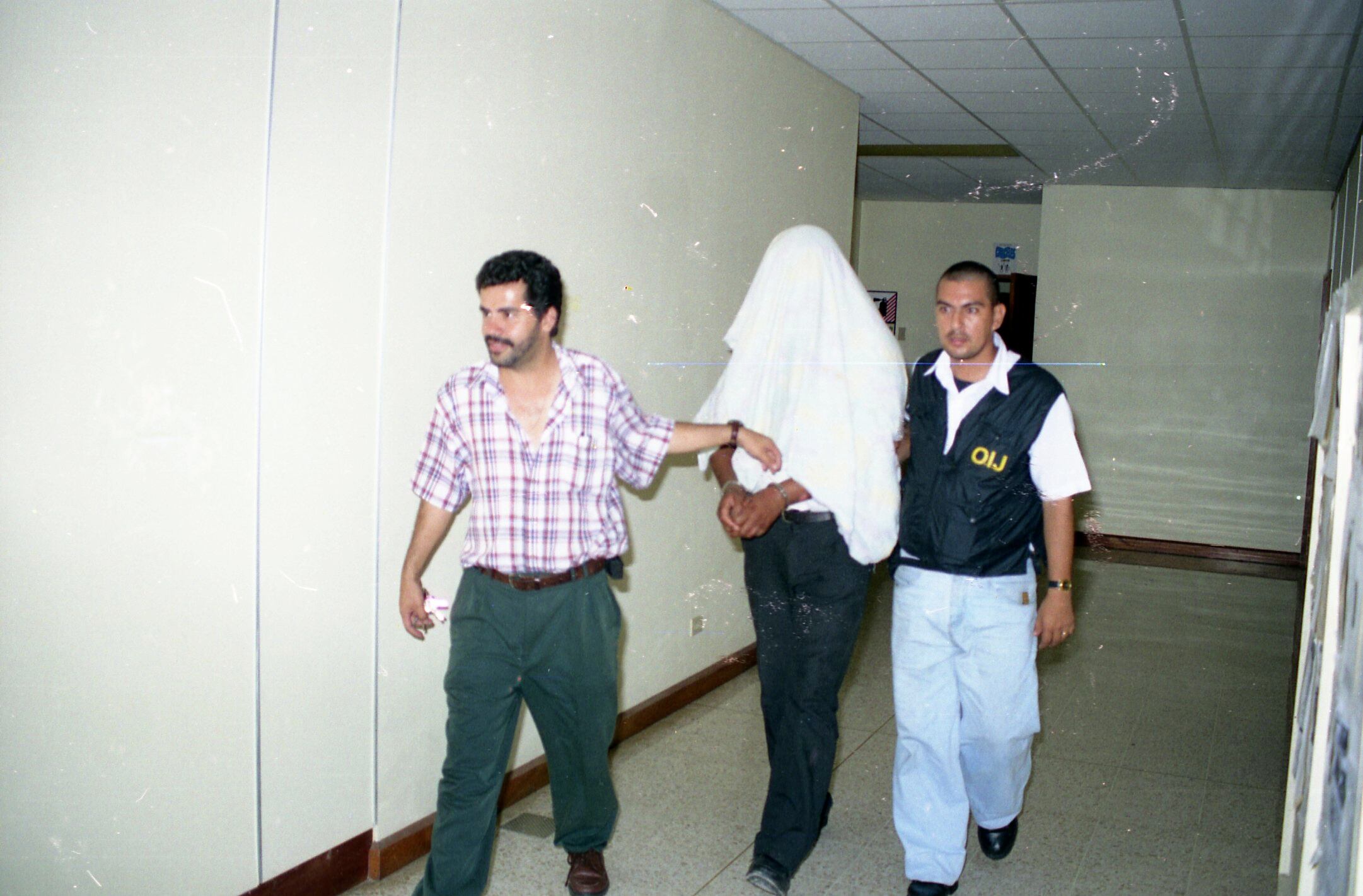 Atentado en Limón, el 22 de agosto del 2000, dejó tres fallecidos, en el sitio murió Víctor Vega Montero, de 58 años. Su jefe, identificado como Alfredo Ramírez Solano, dueño de una empresa de vigilancia, y la esposa de este, Rosa Acón Ulate.