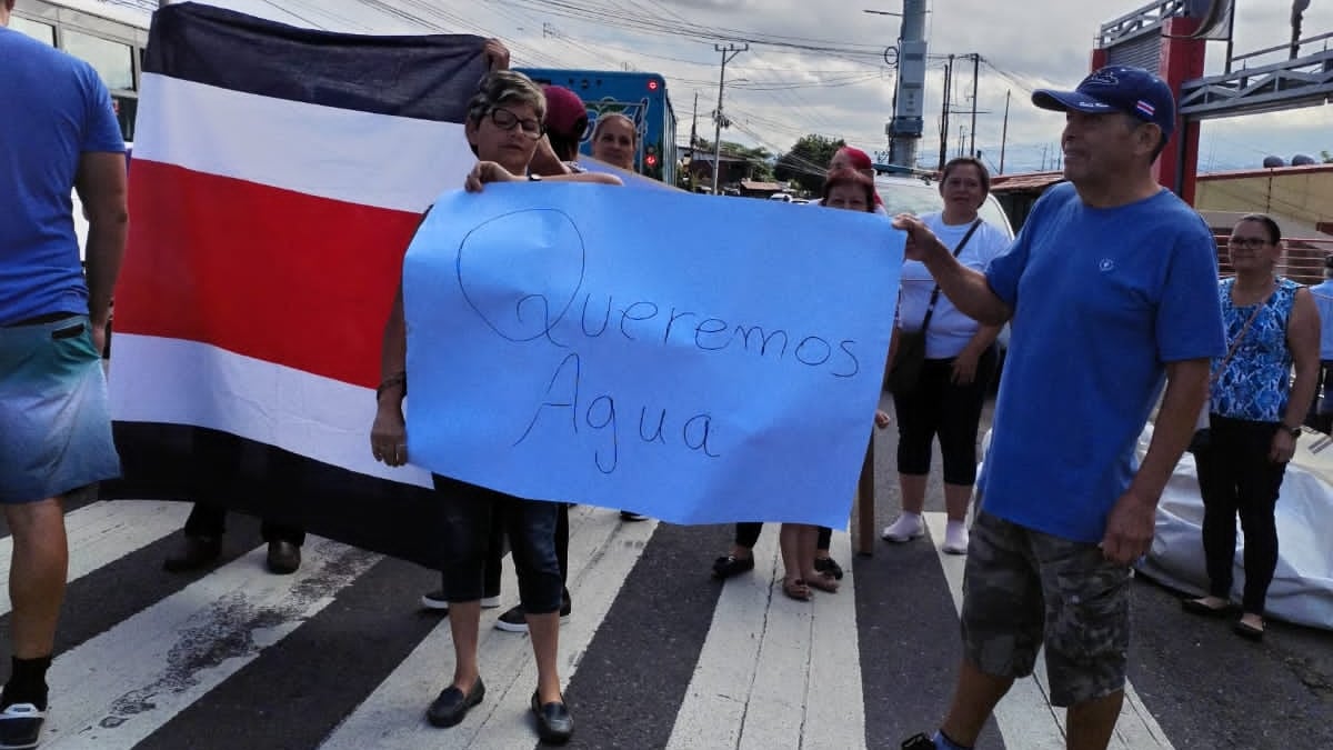 Manifestación por el agua en San Rafael Arriba
