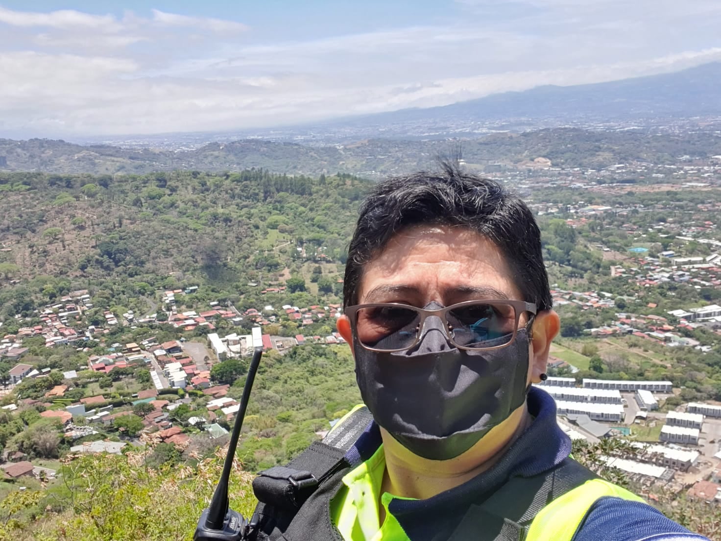 José María y María son oficiales de la Policía Municipal de Santa Ana y son grandes amigos.