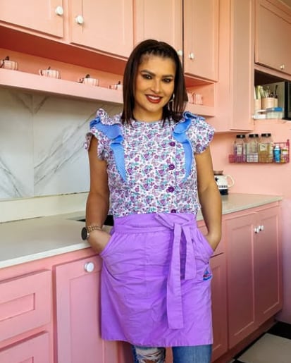 Jaz Salas tiene un negocio en el que da clases de cocina.