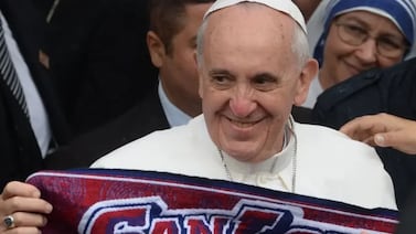Video: Así se despidieron Messi, Ronaldinho y el mundo del deporte del papa Francisco