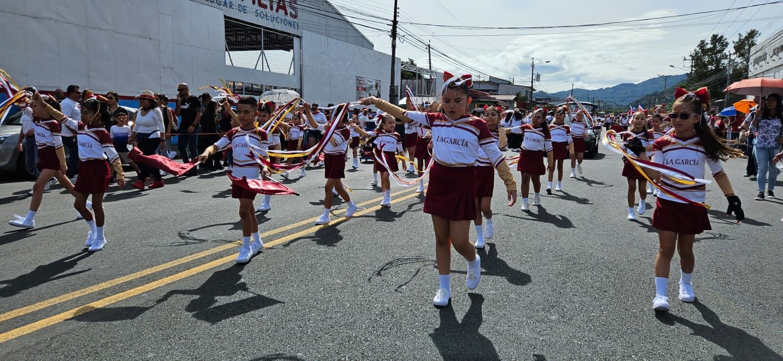 Desamparados se tiró a la calle para celebrar los 202 años de la Independencia.