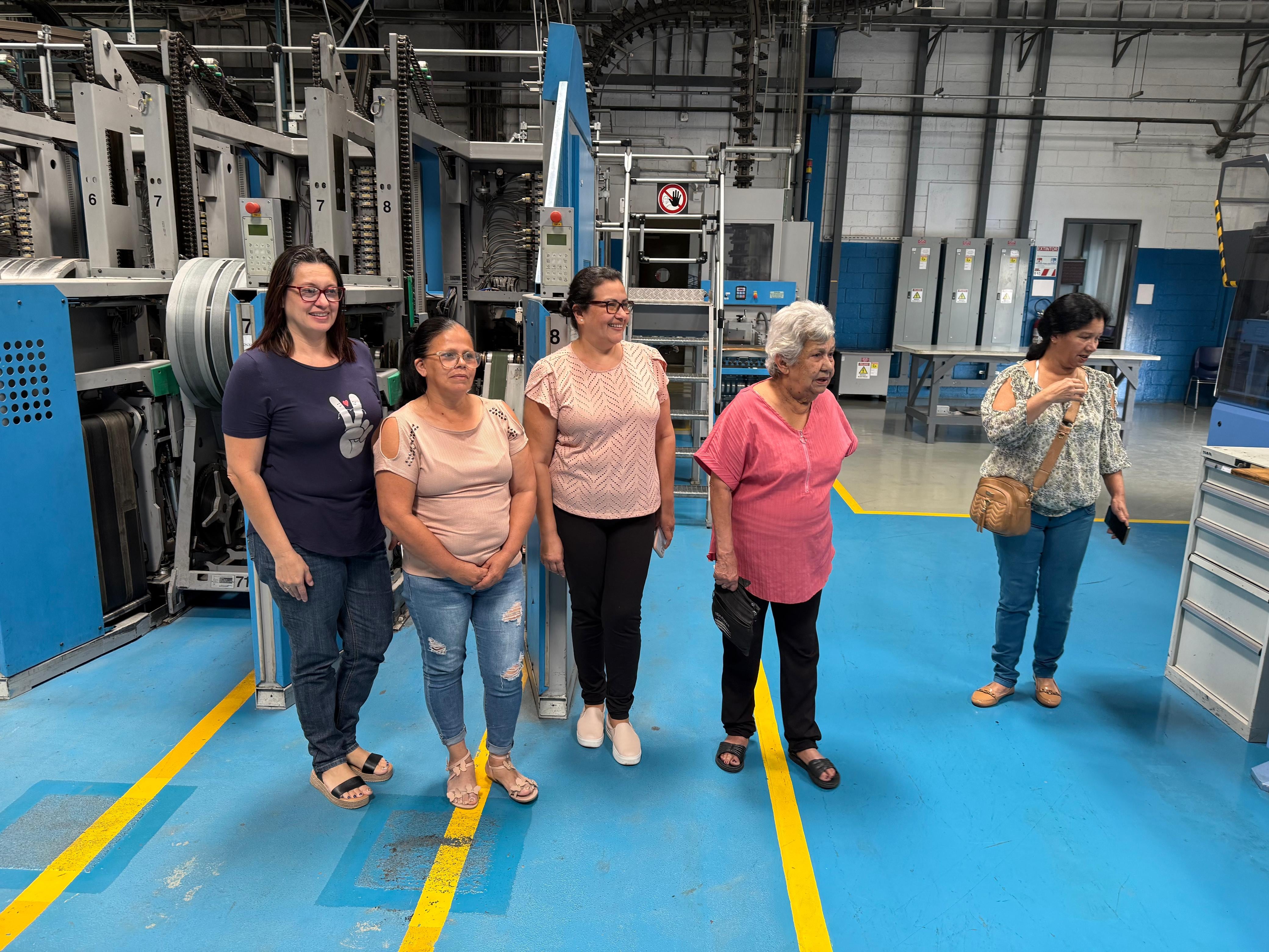 ¡Gracias mamá! Fue la promoción para el Día de la Madre 2025 en la cual La Teja rindió homenaje a 4 mamitas, dándoles regalos de patrocinadores y dándoles una experiencia Perfil ya que saldrán en la revista Perfil de setiembre del 2025. El martes 12 de agosto del 2025 vivieron un día de alegría, regalos y sorpresas.