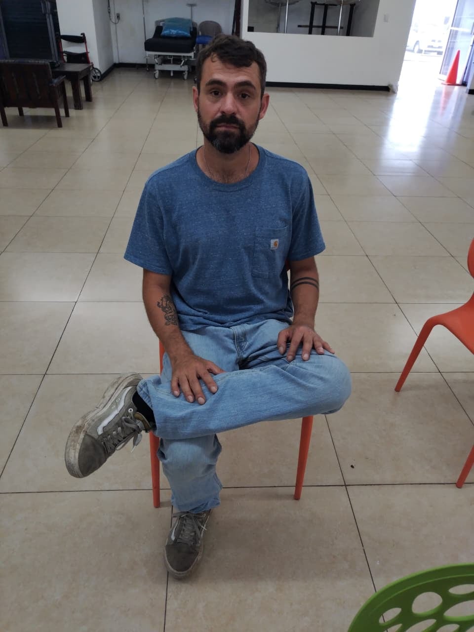 La Fundación ProMundo, organización no gubernamental sin fines de lucro con 20 años de labor humanitaria y reconocida en Costa Rica por el impacto de su proyecto "Chepe se Baña", inauguró +HUMANOS, un nuevo espacio de atención integral en salud diseñado para brindar servicios médicos a personas habitantes de calle, en condición de pobreza extrema y migrantes en tránsito. En la foto, Eduardo Vásquez