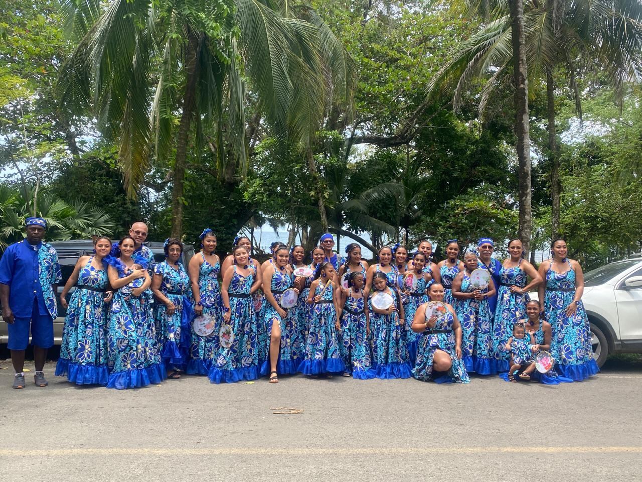 Andreas Cordero Ramírez en Hone Creek, Talamanca, ejerció más de 20 años como periodista, pero decidió volver a su amada tierra para emprender con chocolate 100% artesanal y natural. Su negocito se llama "Morena Clara".