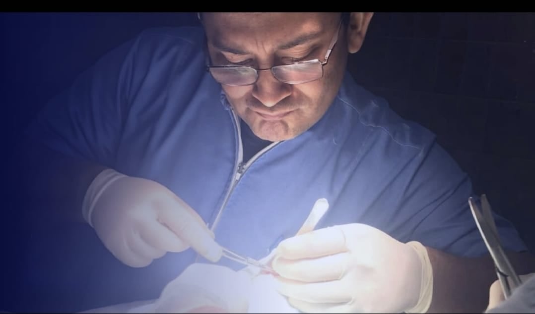 Winston Ortiz Romero salió de Masaya junto a sus padres en 1986, cuando la guerra en Nicaragua hacía temer que los niños fueran reclutados. Hoy es médico, estudia cuidados paliativos y encontró en la escritura otra forma de contar historias.