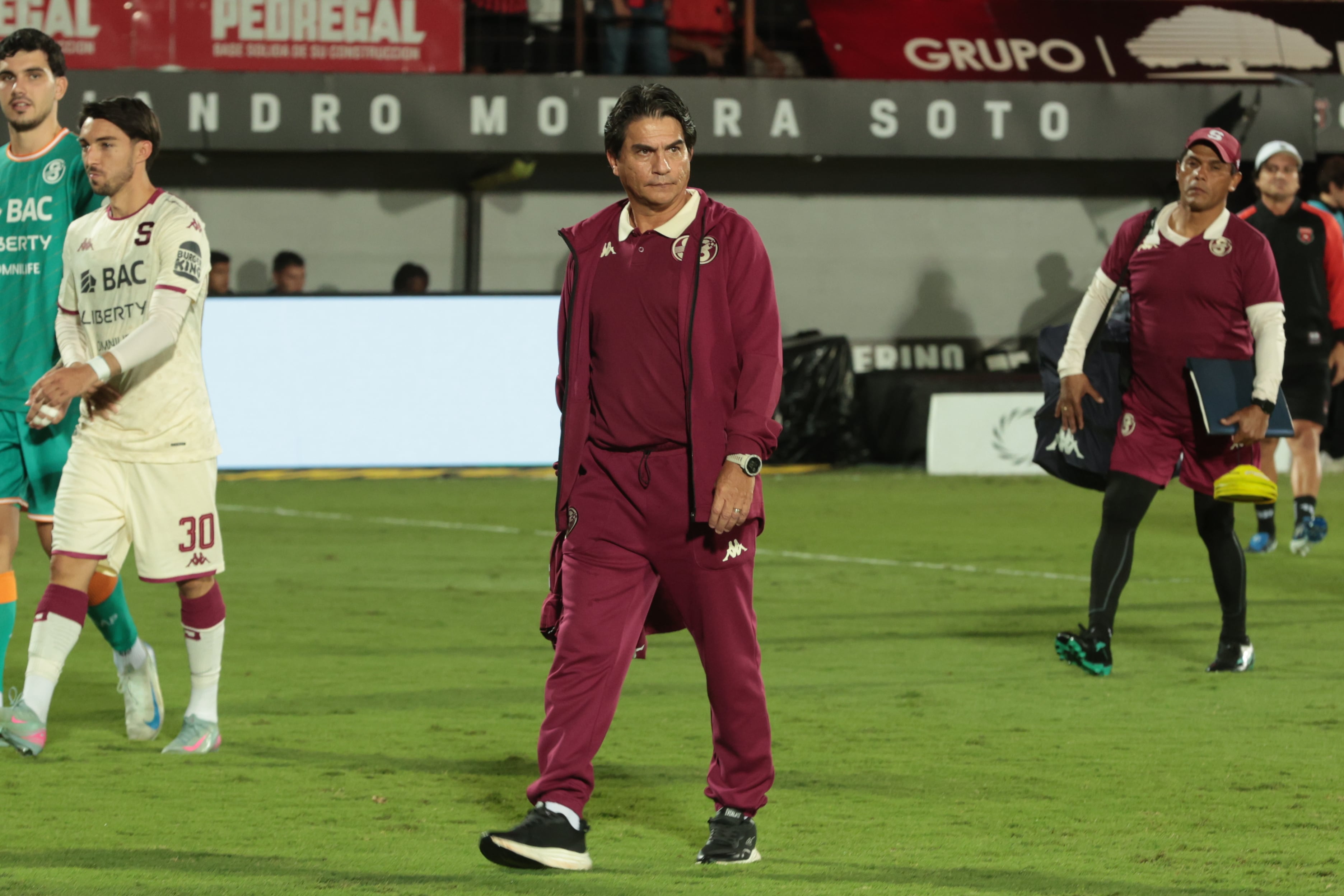 20/12/2025/ partido de ida entre Liga Deportiva Alajuelense vs Saprissa por el partido de vuelta de la final del Torneo apertura de la Liga Promerica 2025 en el estadio Alejandro Morera Soto / foto John Durán