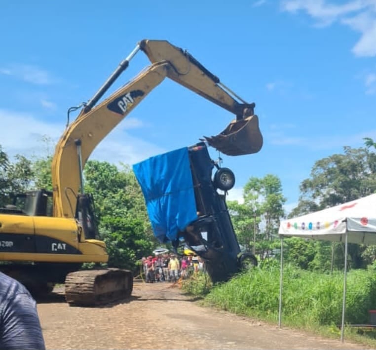 Venezolanos mueren luego de que carro cae a río en Los Chiles. Foto Edgar Chinchilla.