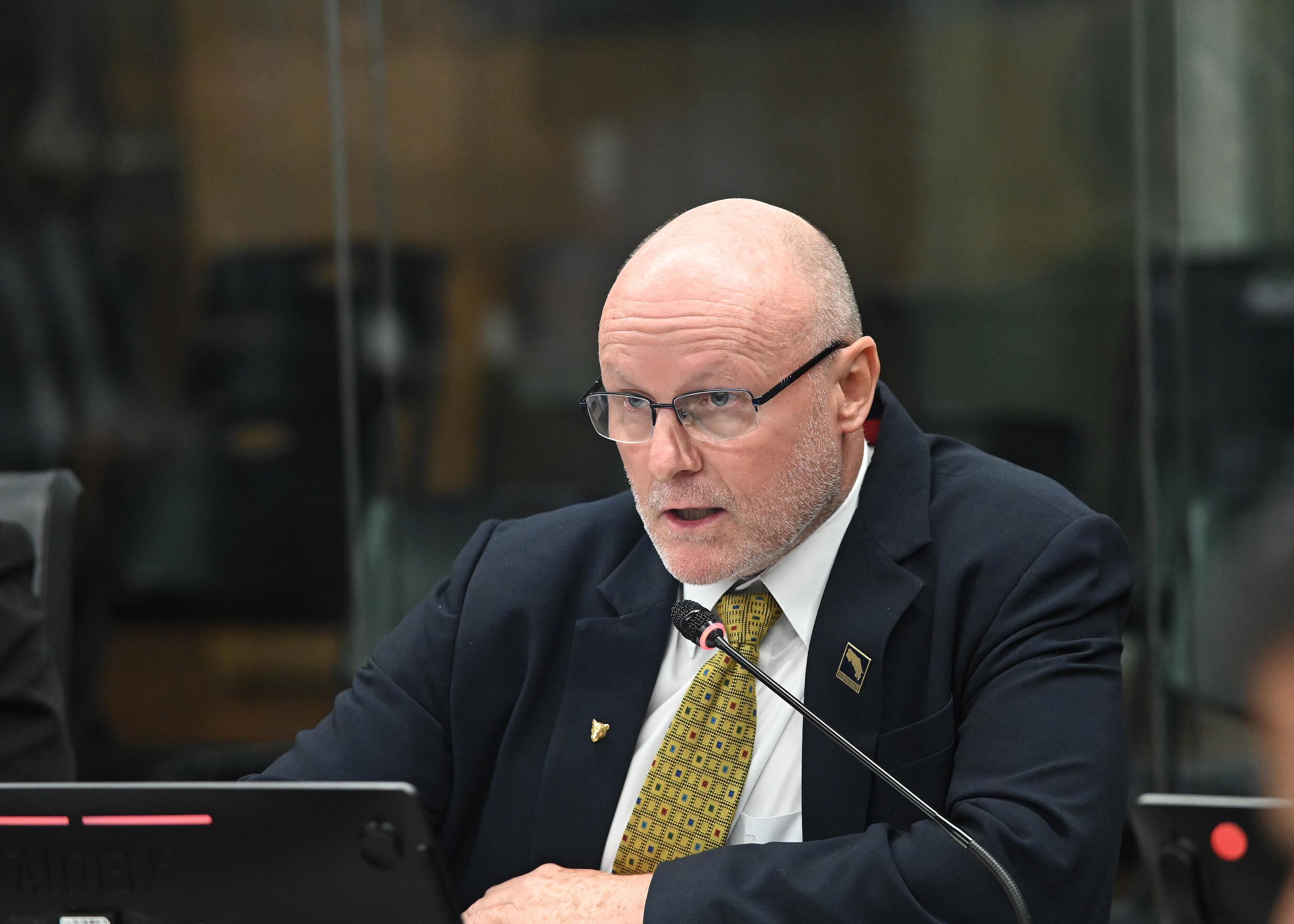 23 de junio del 2025. Asamblea Legislativa. 18:00 hrs. Comparecencia del vicepresidente de la República Stephan Brunner ante comisión legislativa de Control de ingreso y gasto público.  Brunner deberá exolicar a los diutados el proceso de investigación contra la Junta Directiva del Banco Nacional destituida por el gobierno el pasado 28 de mayo. En la foto: Stephan Brunner durante el interrogatorio. Foto: Albert Marín