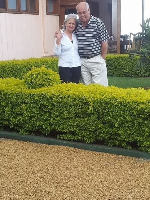 Don José María Fallas, mejor conocido como Pepe, y su esposa doña Daisy Elizondo, jamás imaginaron que, siendo ya ciudadanos de oro cultivarían café de la variedad Geisha al que le pusieron "Café Geisha".