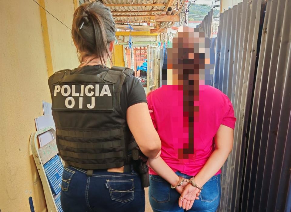 Una mujer de apellido Segura fue detenida como sospechosa de vender bases de datos de clientes bancarios a una banda