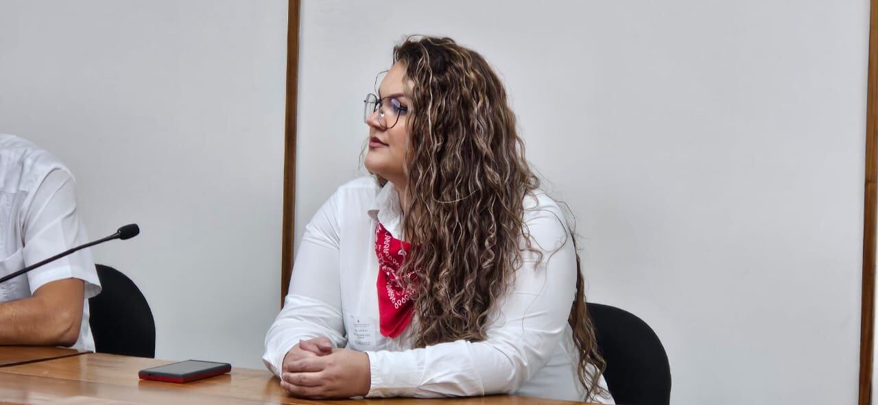 Jueza sorprende al tomar decisión contra seguidora de Rodrigo Chaves acusada de amenazar a Ariel Robles