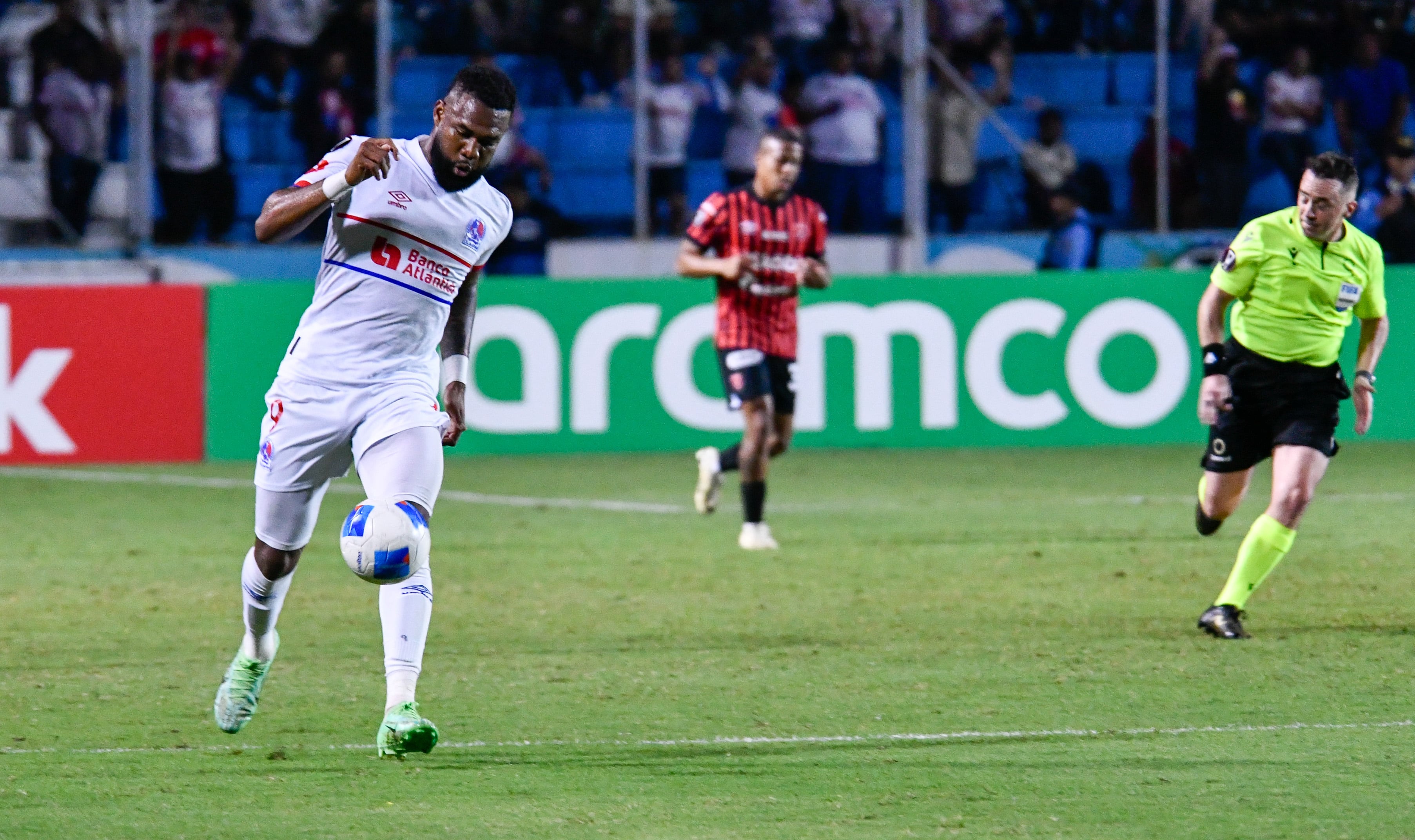 El atacante de Olimpia, Jorge Benguché, es uno de los jugadores que integran la Selección de Honduras.