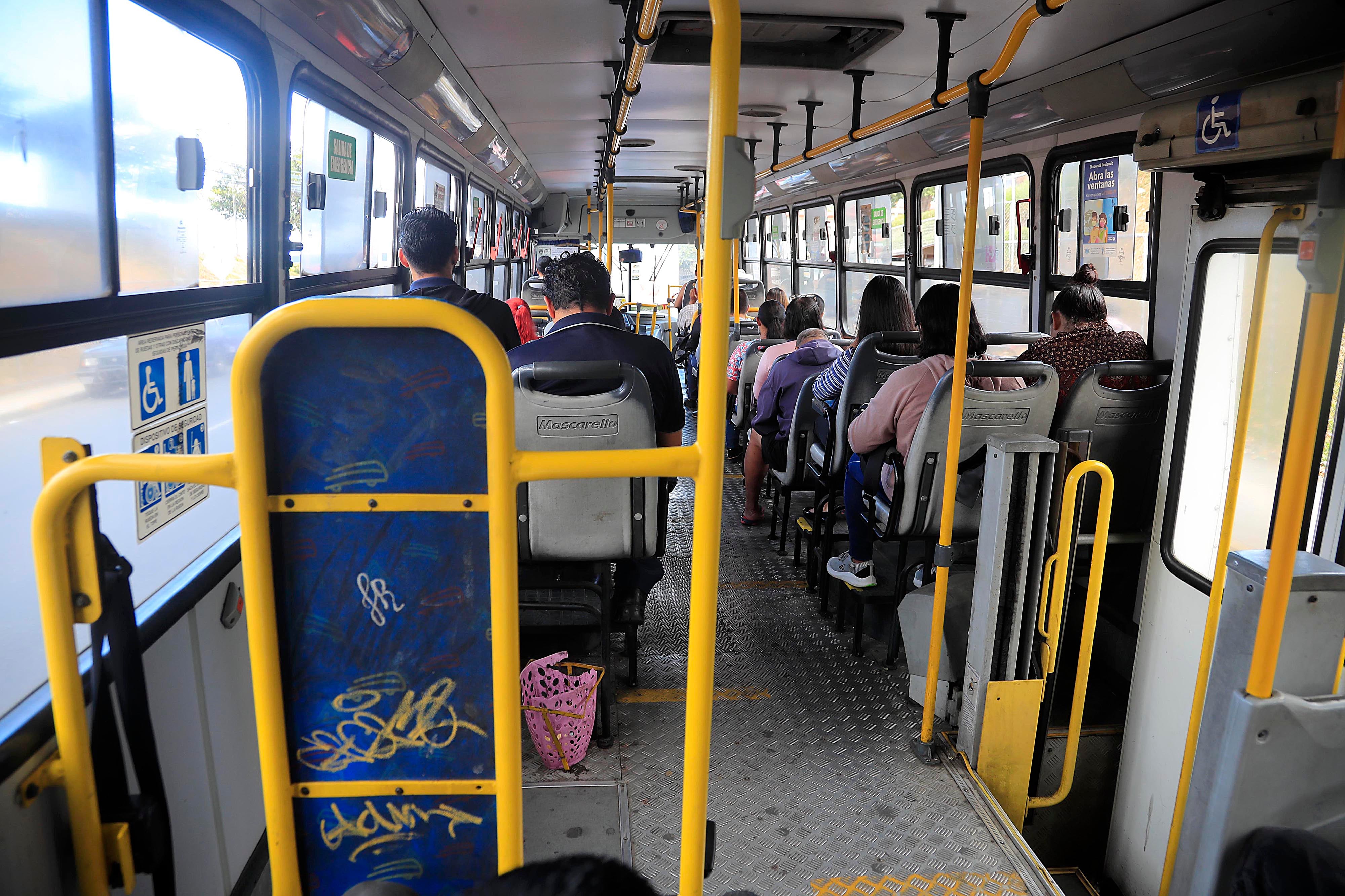 26/01/2023     San José. Buses en mal estado, sin basureros, sucios y poco confortables. Así son las unidades de transporte público que todos los días mueven a miles de pasajeros en la Gran Area Metropolitana. Mientras que el Consejo Técnico de Público (CTP) sigue sin hacer cumplir las normas a los autobuseros.