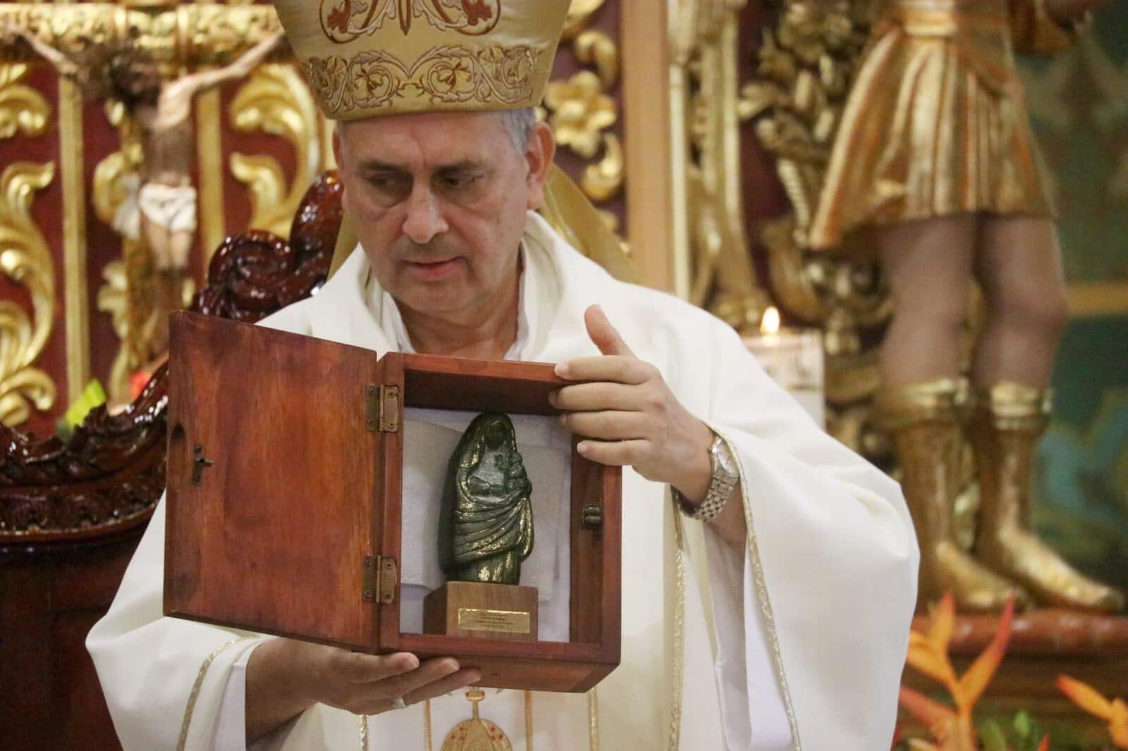 Monseñor Manuel Eugenio Salazar, obispo de la diócesis de Tilarán-Liberia, está en Portugal para participar en la Jornada Mundial de la Juventud 2023. En sus maletas llevó dos imágenes de la virgen de los Ángeles, Patrona de Costa Rica y le regalará una al propio papa Francisco