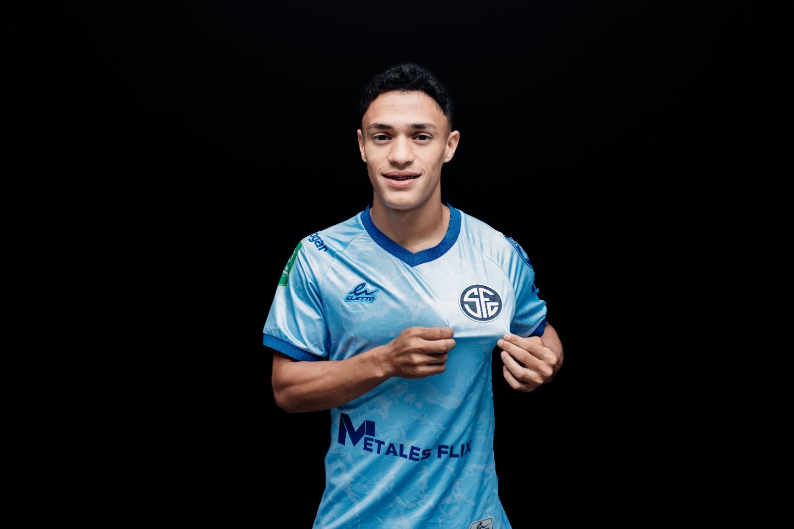 Randy Ramírez es nuevo futbolista de Sporting FC.