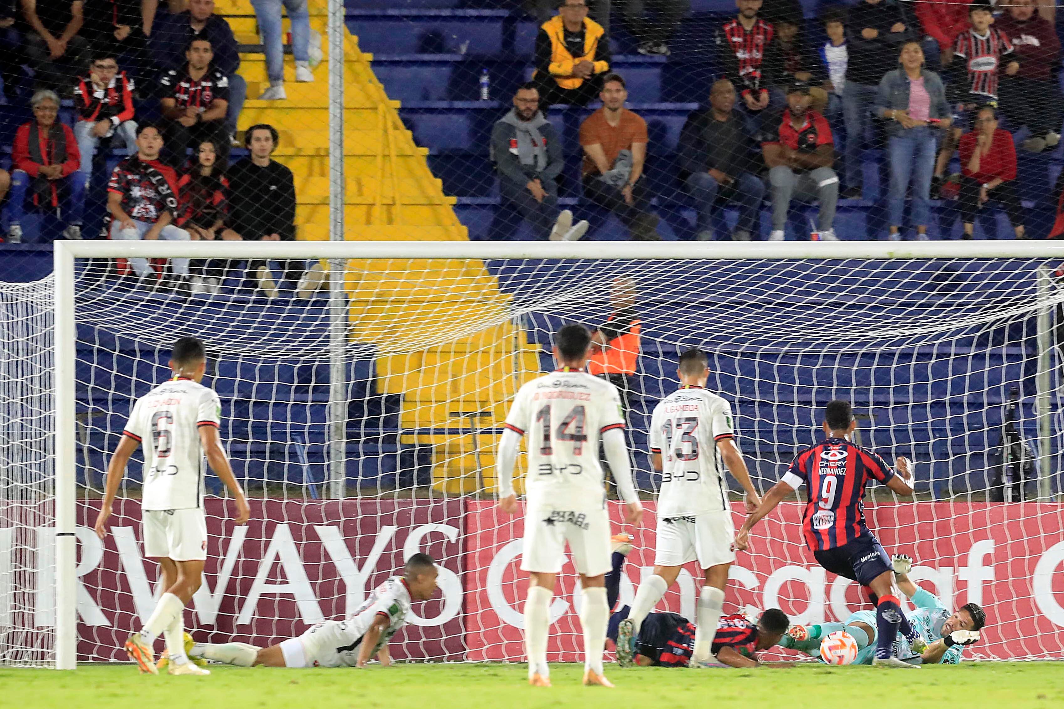 28/09/2023    Estadio Fello Meza, Cartago. El Club Sport Cartaginés recibió a la Liga Deportiva Alajuelense, en partido de la ida de los cuartos de final de la Copa Centroamericana de CONCACAF.